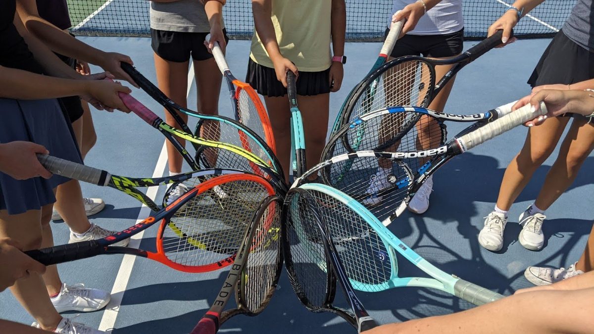 LJHS JV tennis practice during 6th period PE. Image via Kayla Hanoch.