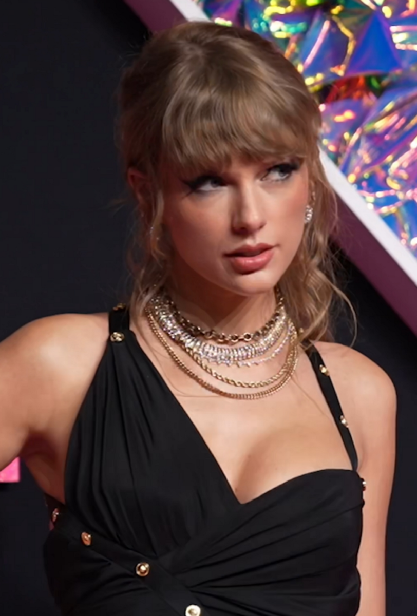 Taylor Swift Engaged!