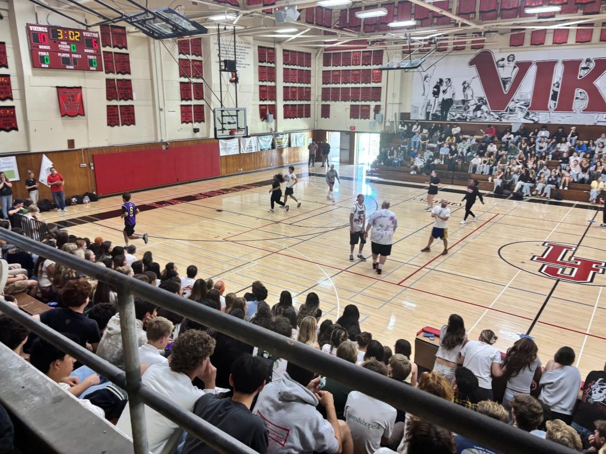 Seniors Win Staff vs. Seniors Basketball Game